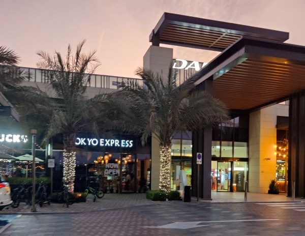 We have arrived to Dubai and to the lovely community Damac Hills 2.